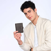 Load image into Gallery viewer, Sassora Premium Leather Unisex RFID Medium Card Wallet