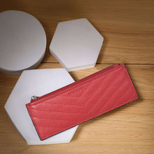 Load image into Gallery viewer, Sassora Luxury Leather Key Case – Quilted Design, Gift Box Included