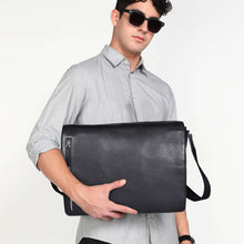 Load image into Gallery viewer, Sassora Premium Leather Men's 16.5" Laptop Messenger Bag